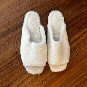 NWOT Deiji studios sheepskin slippers